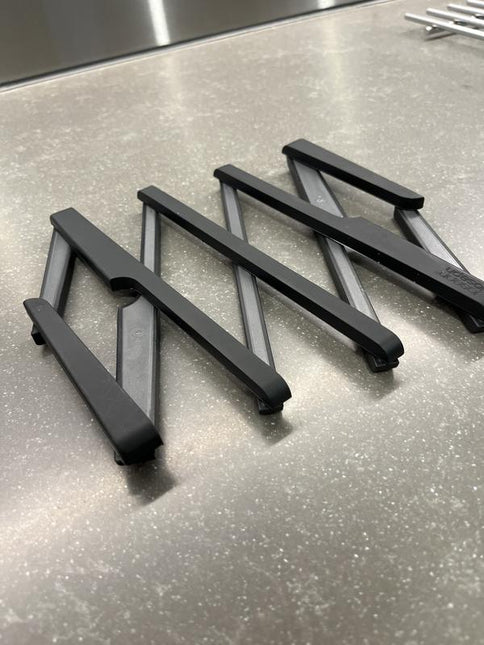 Stretchable Folding Silicone Trivet - Heat Resistant & Non-Slip
